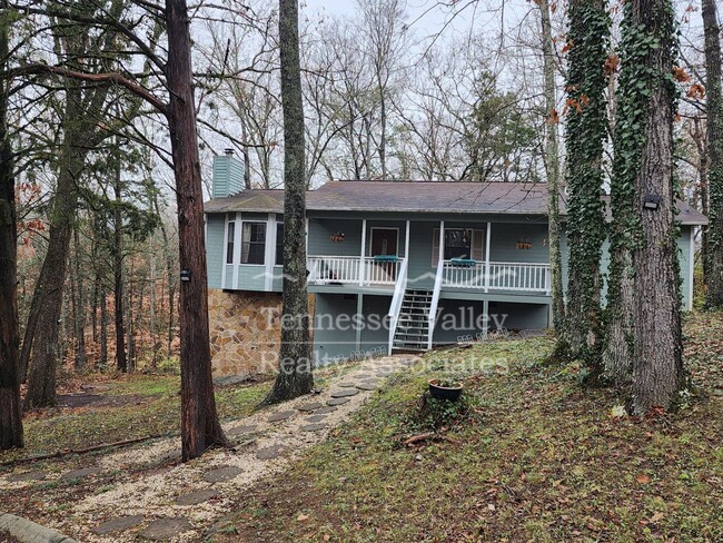 Building Photo - Right off of Asheville HWY 3-bedroom, 2-ba...