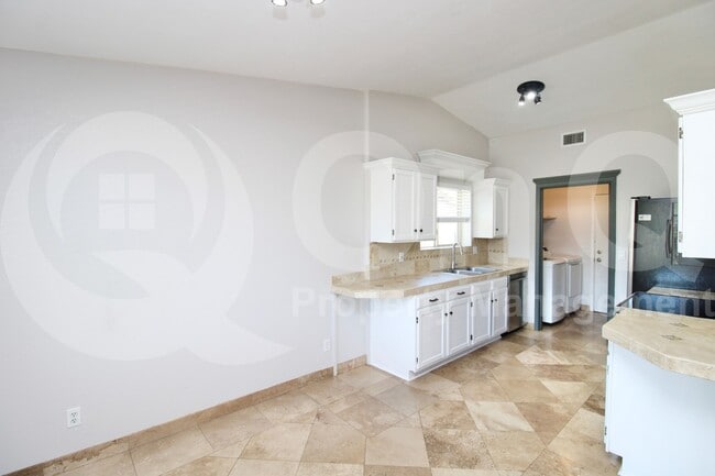 Building Photo - 946 N Ricardo Cir