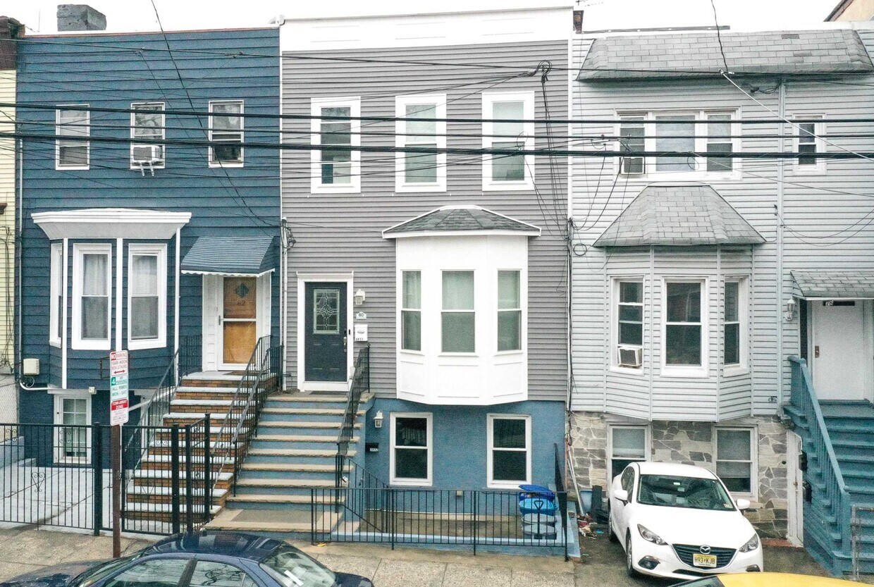 Primary Photo - 80 Bowers St
