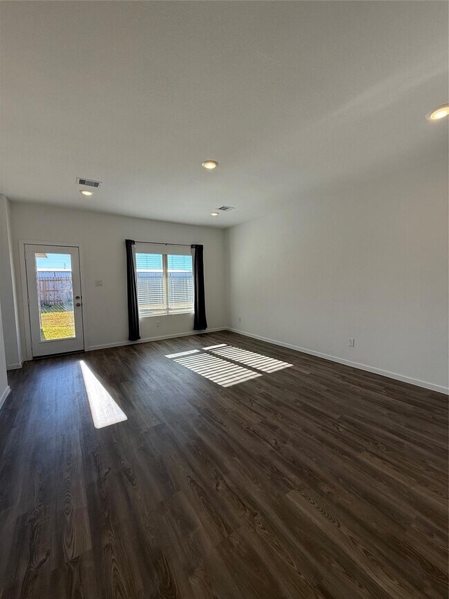 Foto del edificio - 5311 Still Mdw Ln