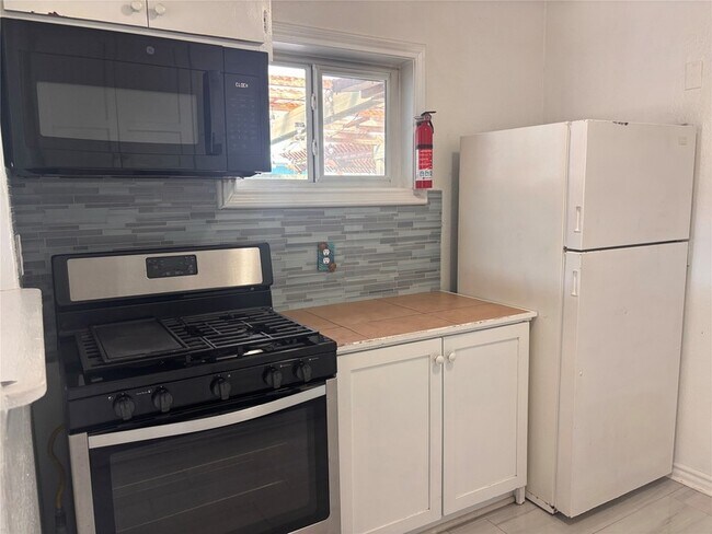 Foto del edificio - 1310 Harris Way