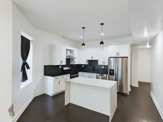 Building Photo - 4516 S King Dr