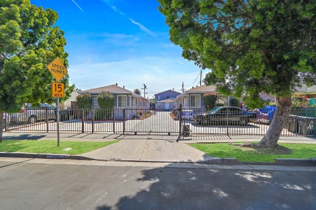 Building Photo - 6606 Brynhurst Ave