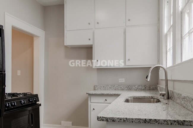 Building Photo - 107 Vonora Ave