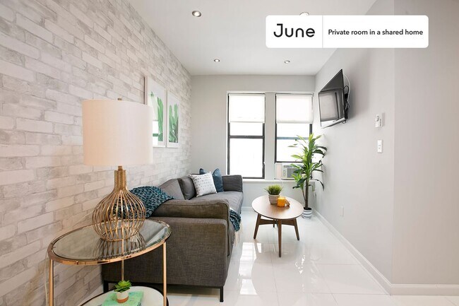 Foto del edificio - Private bedroom in 3 bed/1 bath Home