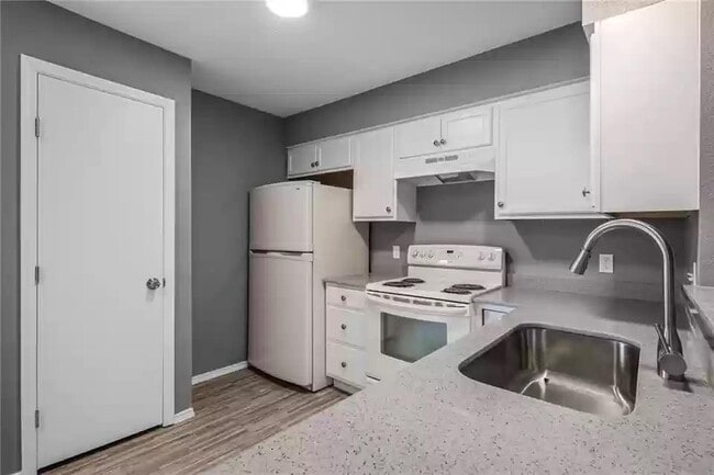 Foto del edificio - 8410 Riverstone Dr