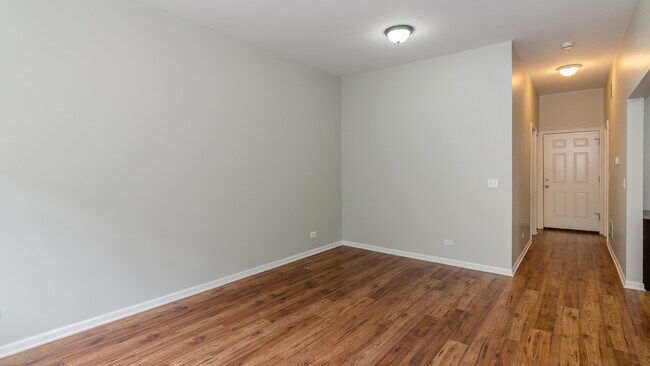Foto del edificio - 1355 W Walton St