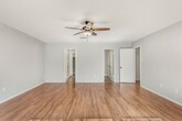 Foto principal - Updated, Bright, Open!! Ready For Immediat...