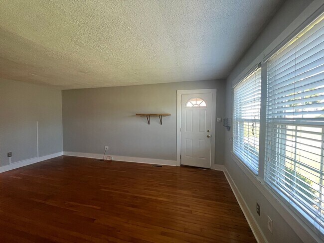 Building Photo - 3 Bedroom Home in Potter Gray School District