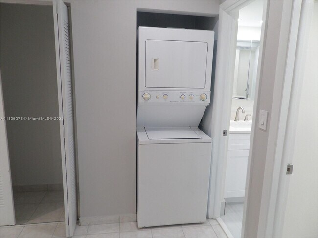 Foto del edificio - 2154 W 60th St