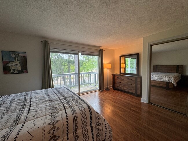 Foto del edificio - 56 Mountain River Ave