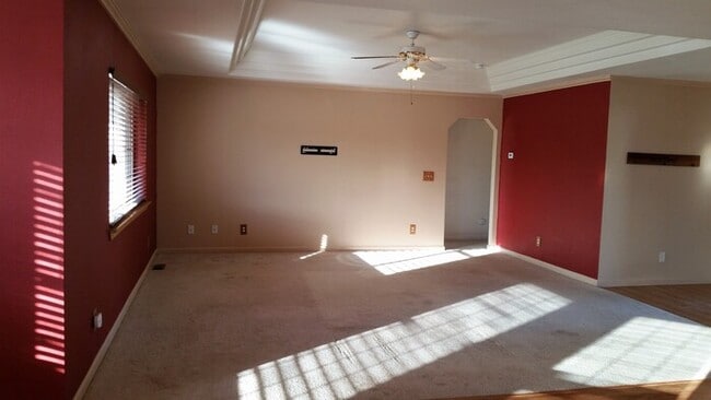 Building Photo - Luxurious 3 Bedroom Home Near Fernley Golf...