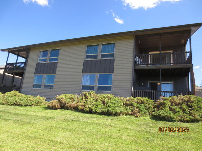 Building Photo - 2224 W Foothills Dr