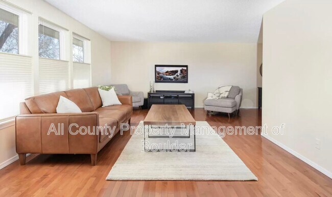 Building Photo - 5 Dartmouth Cir