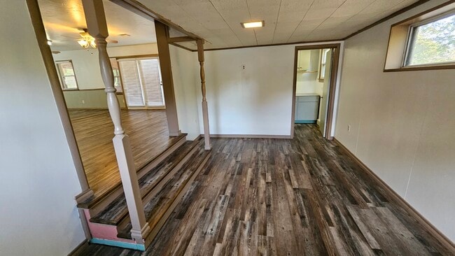 Building Photo - 748 Highland Pkwy