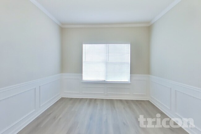 Foto del edificio - 7587 Poplar Falls St