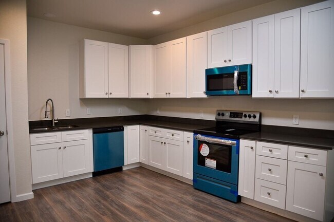 Building Photo - 3/2/2 New Build Duplex