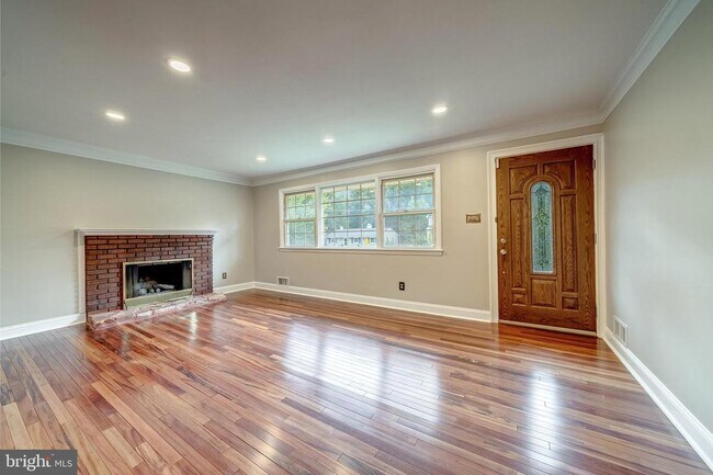 Building Photo - 605 Kingsley Rd SW