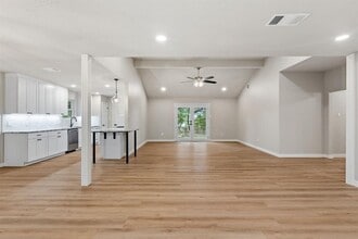 Building Photo - 900 Morgan Hill Dr