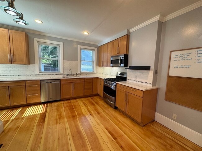 Building Photo - 8 Elmwood St
