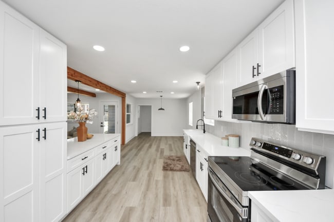 Foto del edificio - 702 Cedar Ln