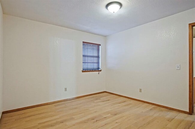 Building Photo - 1125 N Patterson Dr