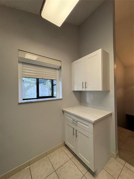 Foto del edificio - 606 Gardens Dr