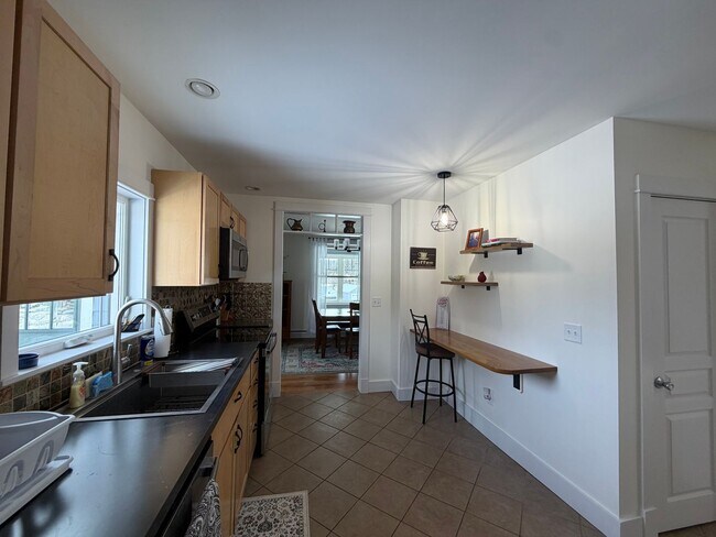 Foto del edificio - Custom-Updated 2BR Home Near Rail Trail with Mountain Views