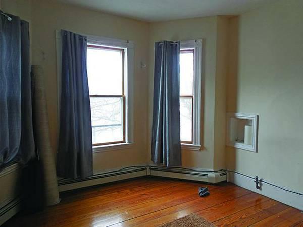 Foto del edificio - 4.0 bedroom in Somerville Massachusetts 02143
