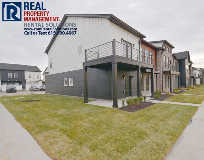 Foto del edificio - BRAND NEW end-unit townhome in the heart o...