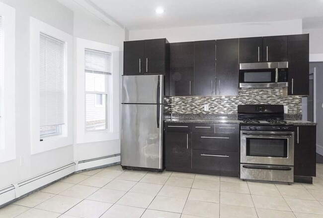 Building Photo - 1000 Memorial Dr