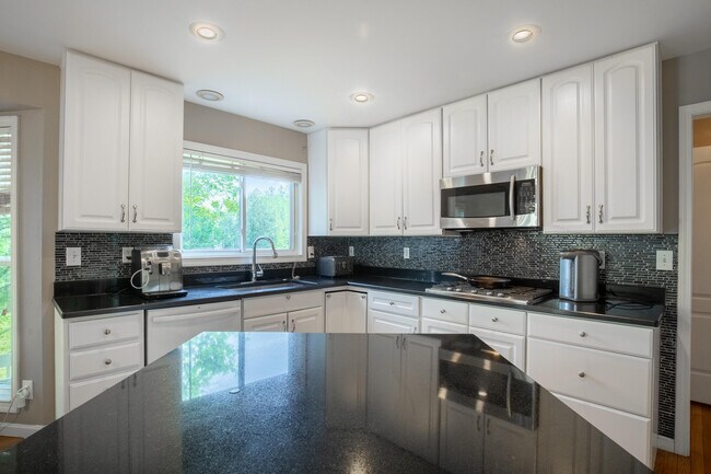 Foto del edificio - 1082 Bold Forbes Ct