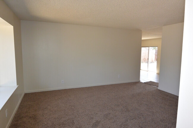 Building Photo - 1641 W Whitendale Ave
