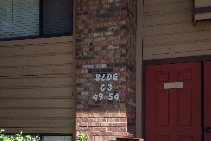 Front Entrance - 1140 Walnut Ave