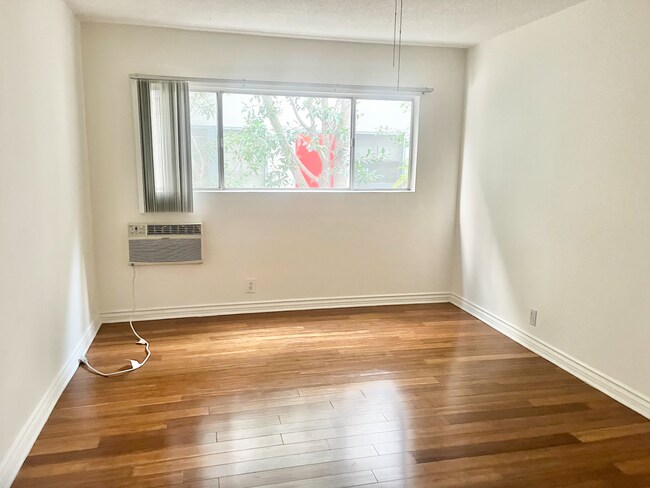 Foto del edificio - 1036 N Crescent Heights Blvd