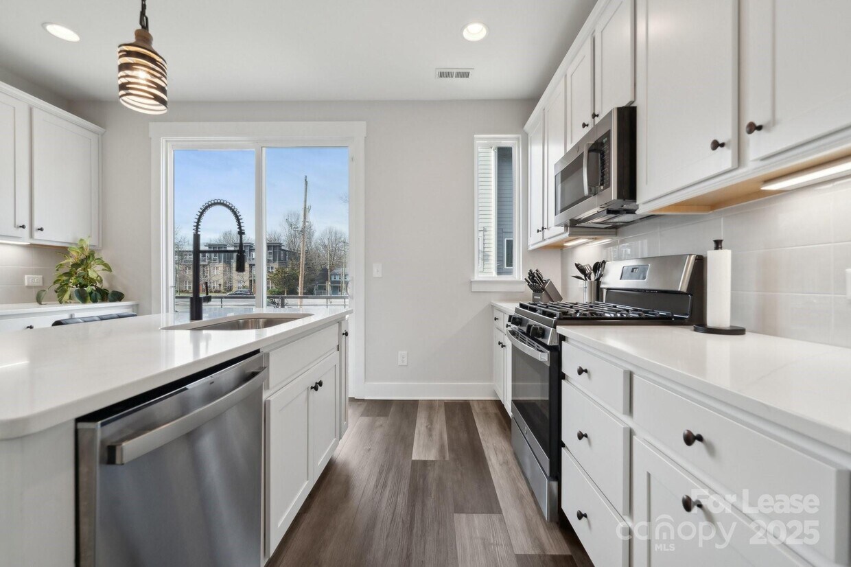 Foto principal - 2132 Electric Ln