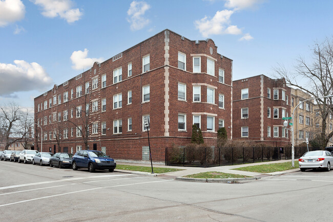 Building Photo - 7387 N Damen Ave