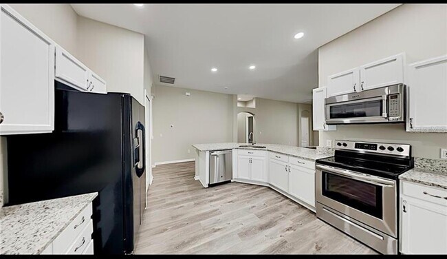 Building Photo - 616 Straw Lake Dr