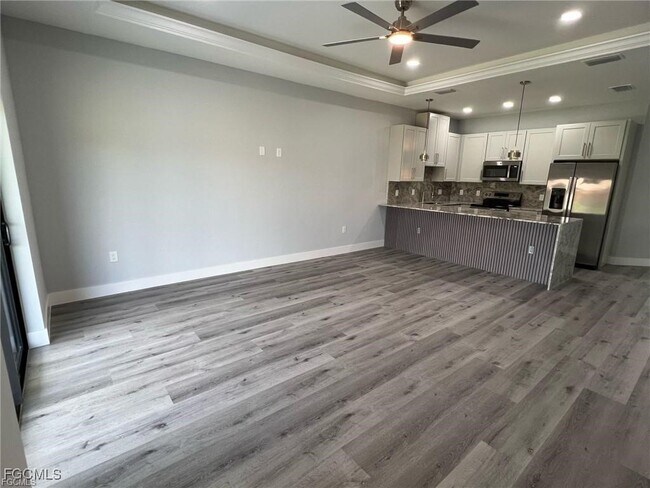 Building Photo - 1048 Albert Ave