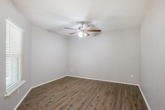 Foto del edificio - 25714 Richards Rd