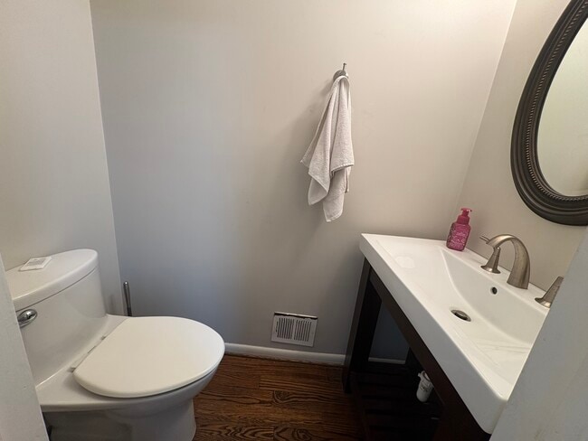 Foto del edificio - 16 Great Pines Ct