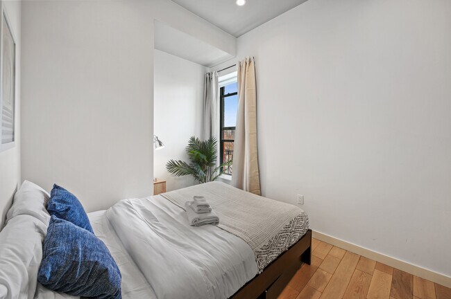 Building Photo - 151 Tompkins Ave