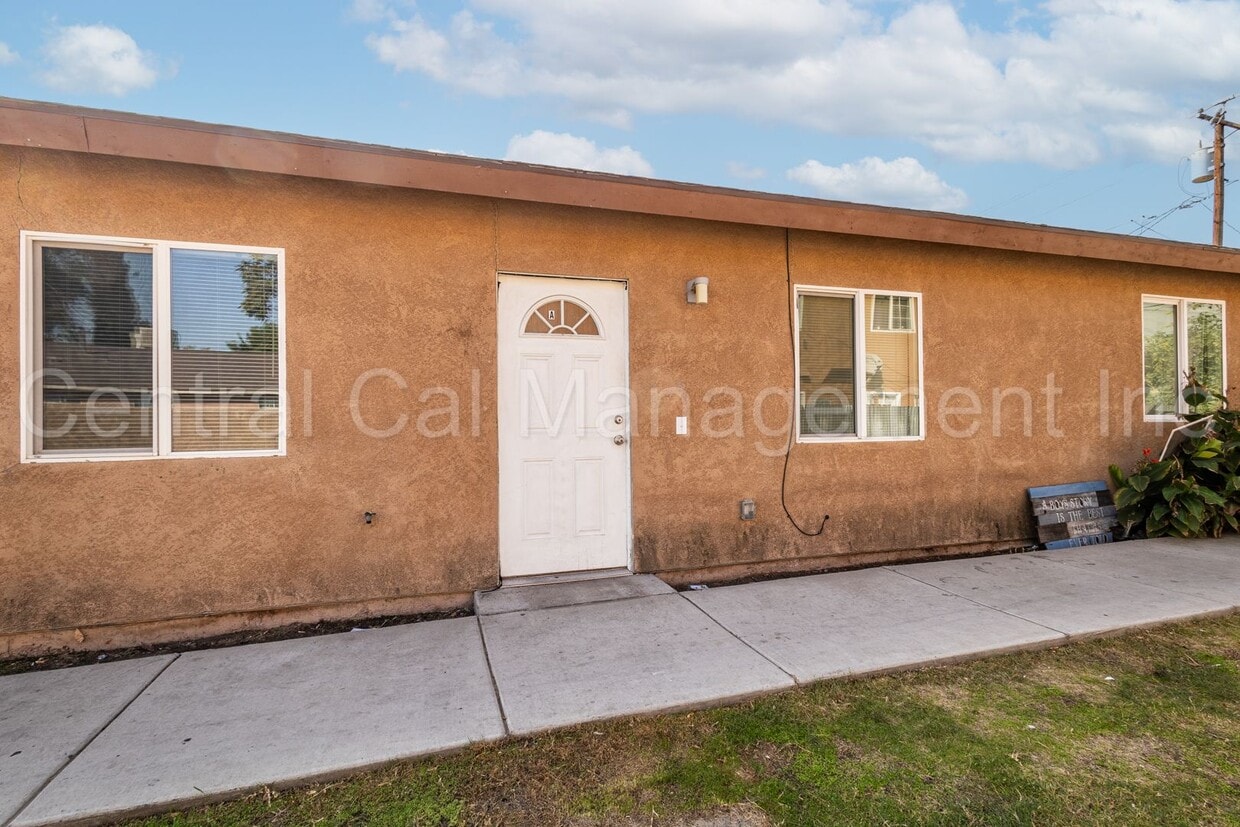 Foto principal - 703 N Street