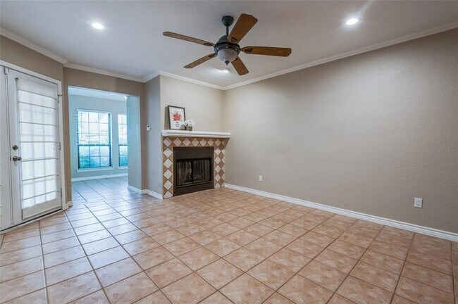 Building Photo - 2428 Forest Brook Ln