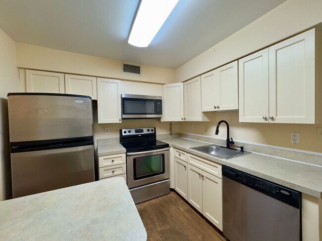 Building Photo - Charming 2 Bedroom/2 Bathroom Condo Unit in Fallstaff Community, MD!