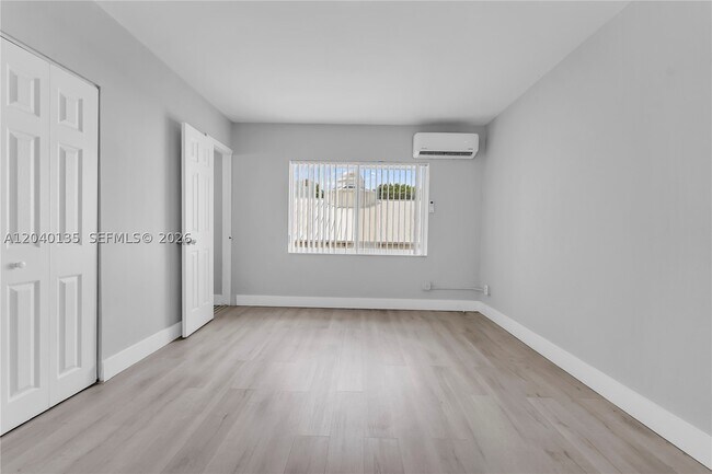 Foto del edificio - 6647 SW 59th St