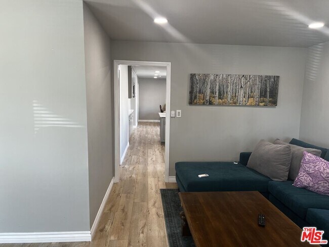 Foto del edificio - 16421 Halldale Ave