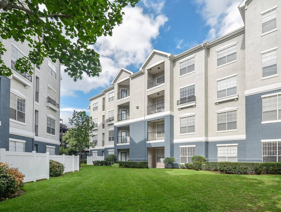 Villas at Hermann Park Apartments at 6301 Almeda Rd Houston, TX