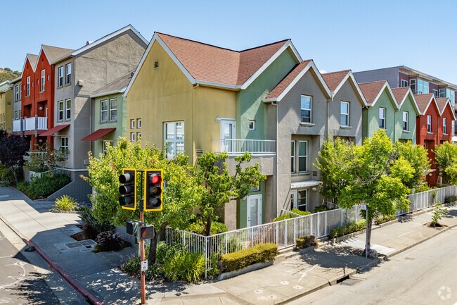 Building Photo - Lone Palm Court Apartments