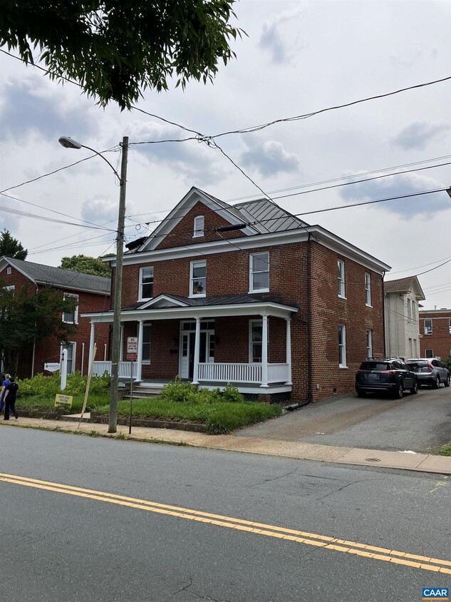 Primary Photo - 812 E High St